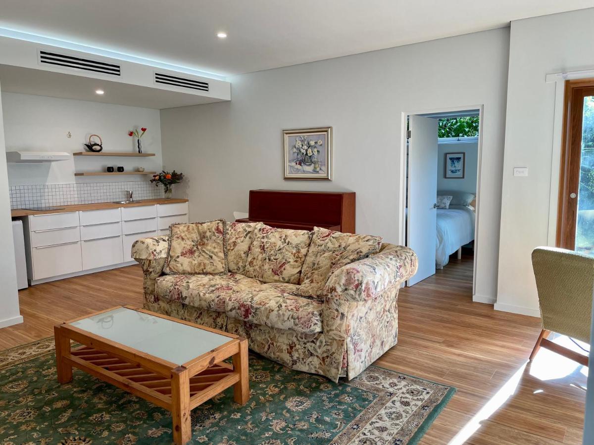 Tranquil Garden Apartment With Living Room Wollongong Exterior photo